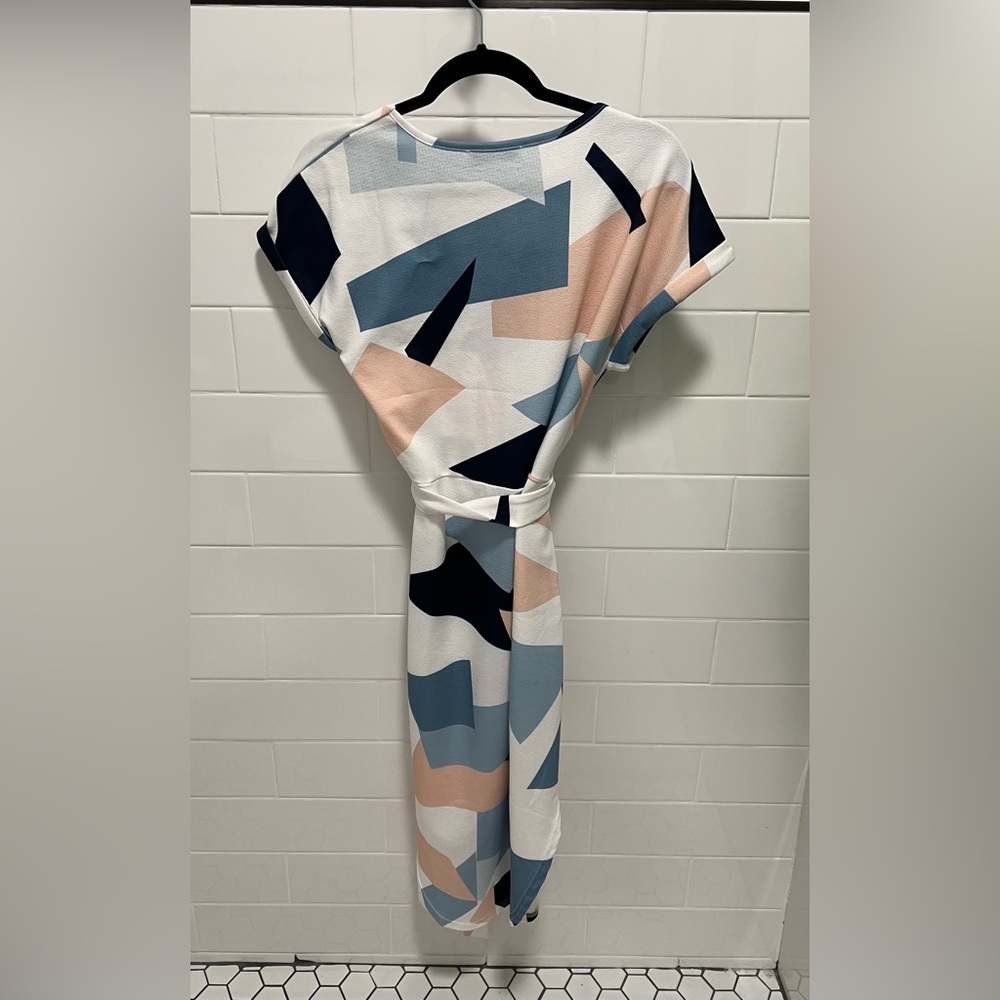 EcoWish Crepe Sheath midi length Dress with a multicolor geometric pattern. - Picture 4 of 6
